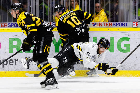 Västerås Jimmie Jansson och AIKs Lukas Zetterberg