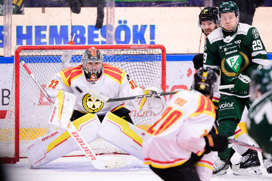 Brynäs målvakt Ludvig Persson och Simon Bertilsson