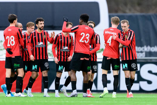 Brommapojkarnas Viktor Lind jublar efter 3-0