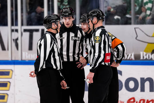 Domare Oscar Niklasson och Linjedomare Ludvig Lundgren och