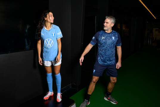 Malmö FFs Ines Belloumou med VD Niclas Carlnén med
