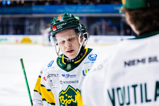 Björklövens Joel Mustonen jublar