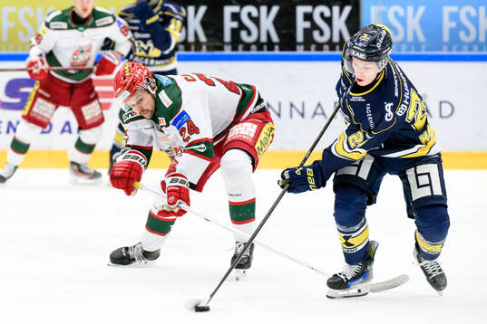 Modos Måns Carlsson och HV71s Oscar Fisker Molgaard