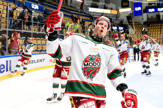 Modos Jesper Olofsson jublar