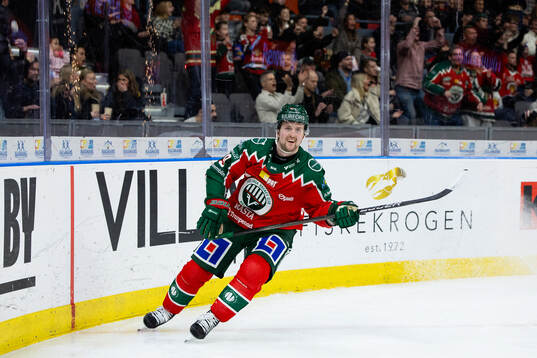 Frölundas Linus Weissbach jublar