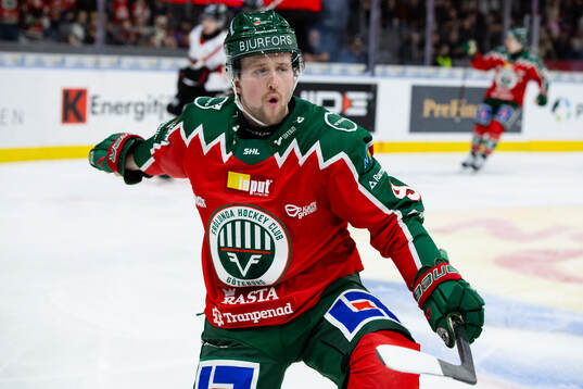 Frölundas Linus Weissbach jublar