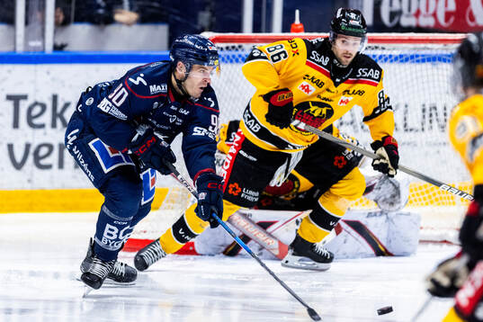 Linköpings Lance Bouma och Luleås Mathias Bromé