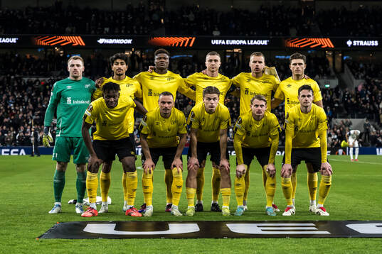 The starting eleven of Elfsborg pose for a photo