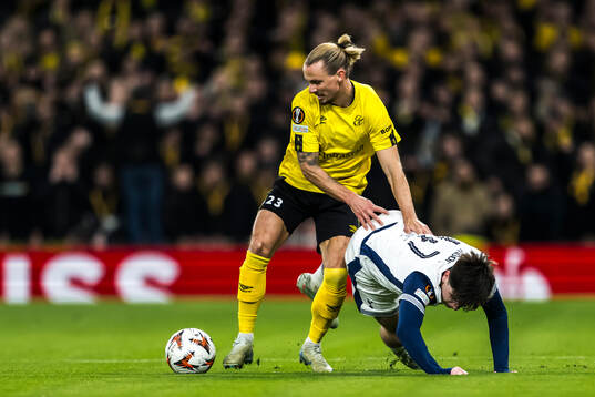 Niklas Hult of Elfsborg and Mikey Moore of Tottenham Hotspur