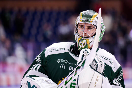 Färjestads målvakt Damian Clara jublar