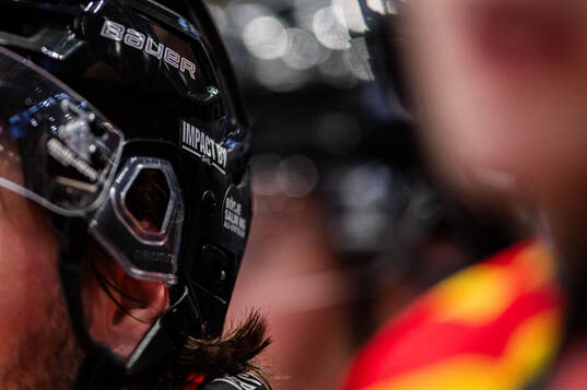 Ett klistermärke med ”Impact by SHL”