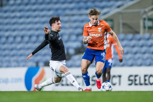 Thomas Nemcik of Rosenborg and Linus Carlstrand of IFK Göteborg