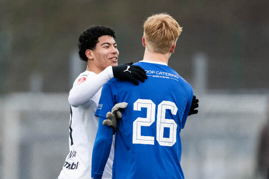 Helsingborgs Milan Silva Rasmussen och Hilleröds målvakt Viggo Andersen