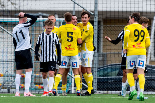 Falkenbergs Viktor Ekblom jublar