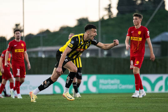Srdjan Hrstic of Häcken celebrates