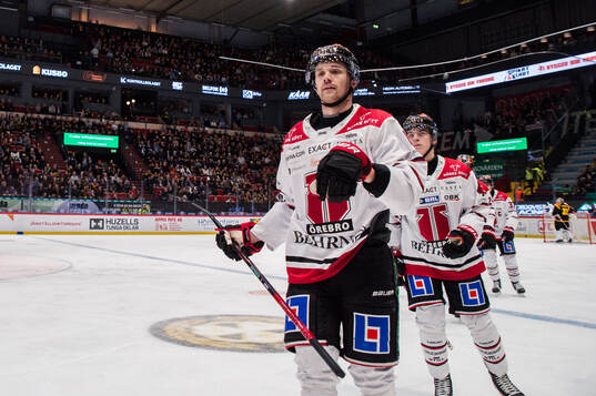 Örebros Filip Berglund jublar