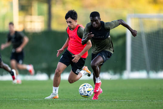 Hammarbys Matheo Elviersson Sica och Bernard Acheampong