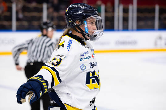 HV71s Julia Nearis