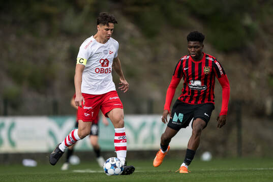 Sigurd Kvile of Fredrikstad and Ezekiel Alladoh of Brommapojkarna