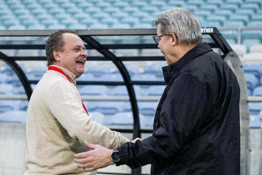 Jonas Thern and medical coordinatir Dale Reese of Värnamo