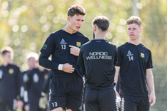 GAISs målvakt Kees Sims, Edvin Becirovic och Filip Gustafsson