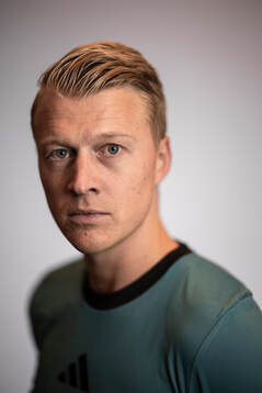 Domare Adam Ladebäck poserar för ett porträtt