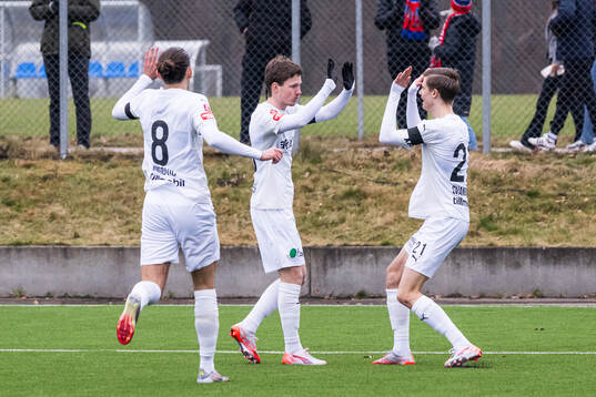 Adrian Svanbäck jublar efter 1-0