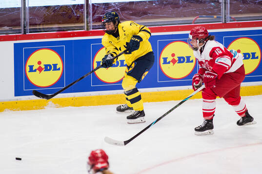 Anna Kjellbin of Sweden and Emma Russell of Denmark