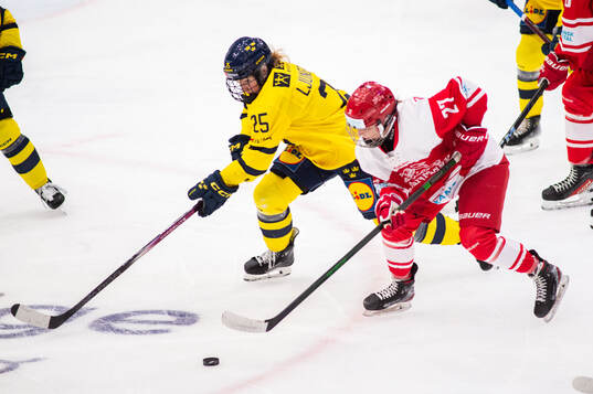 Lina Ljungblom of Sweden and Lilli Friis-Hansen of Denmark