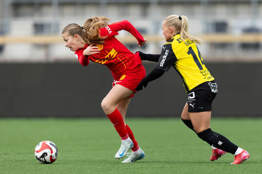 FC Nordsjällands Signe Antvorskov och Häckens Matilda