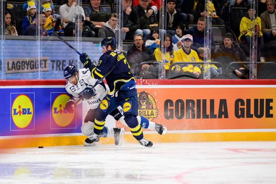 Ahti Oksanen of Finland and Klas Dahlbeck of Sweden