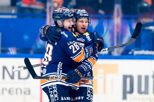 Växjös Hugo Gustafsson och Sebastian Strandberg jublar