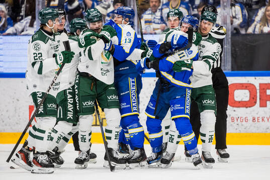 Färjestads David Tomasek och Leksands Jon Knuts och Martin