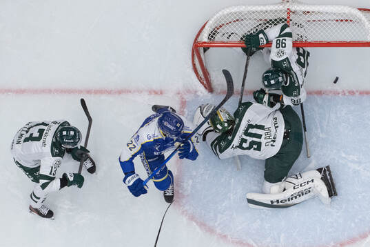 Leksands Lukas Vejdemo gör 3-0 bakom Färjestads målvakt
