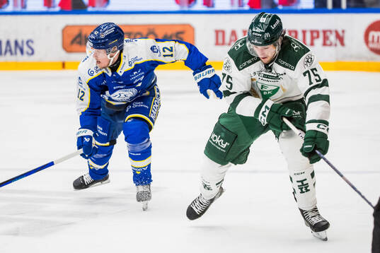 Leksands Kalle Östman och Färjestads Jeremy Salvas Groleau