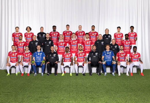  Teo Grönborg, Maill Lundgren, Head of Medical Team Natalie Morgenstern, Mamadouba Diaby, Elias Pihlström, Marcus Rafferty, Omar Faraj, Målvaktstränare Maria Madland Busk, Elias Barsoum, De Pievre Ilunga. Mittenledet från vänster: Leon Hien, Lagläkare Juha Huhtakangas, Fysioterapeut Simon Hansson, Alexander Hedén Lindskog, Adi Fisic, Juhani Pikkarainen, Fysioterapeut Oskar Nilsson, Lagledare Stig Ekman, Nasiru Moro. Sittande från vänster: Christos Gravius, Erik Lindell, Wille Jakobsson, Assisterande tränare Marwan Salman, Nahom Netabay, Bernardo Morgado, Huvudtränare William Lundin, Rasmus Forsell, Sebastian Ohlsson, Luc Kassi. Editors note: Bilden är retuscherad.
