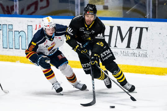 Djurgårdens Mattias Hävelid och AIKs Oscar Nord