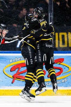AIKs Oliver Tärnström och Rasmus Rudslätt jublar