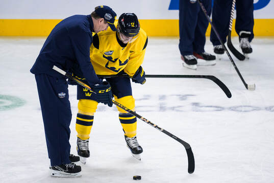 Assistant coach Stefan Klockare and Gustav Nyquist of