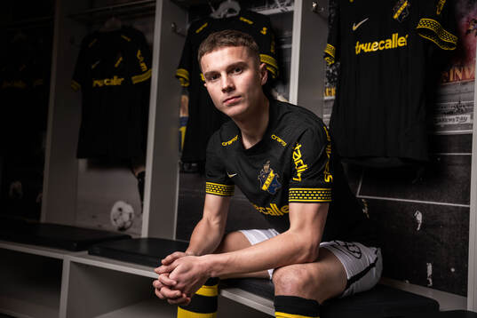 AIKs Johan Hove poserar för ett porträtt
