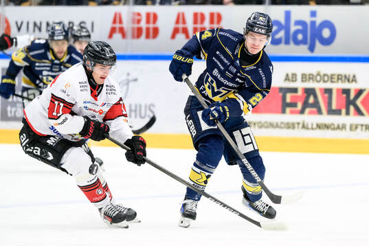 Malmö Redhawks Nikola Pasic och HV71s Oscar Fisker Molgaard