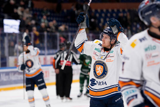Växjös Hugo Gustafsson jublar