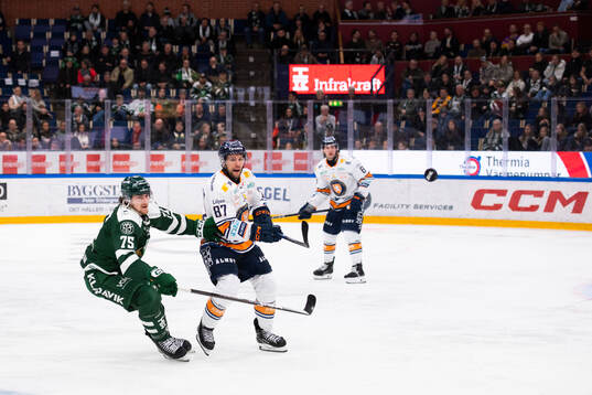 Färjestads Jeremy Salvas Groleau och Växjös Robert Rosén