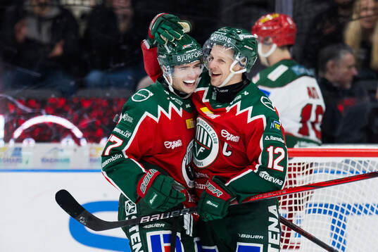 Frölundas Isac Born och Max Friberg jublar