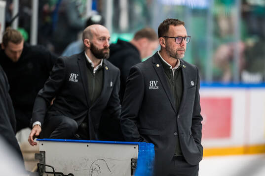 Rögles assisterande tränare Talyer Matson och tränare