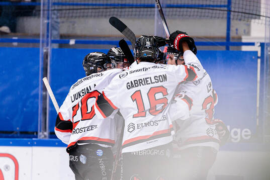 Nybros spelare jublar