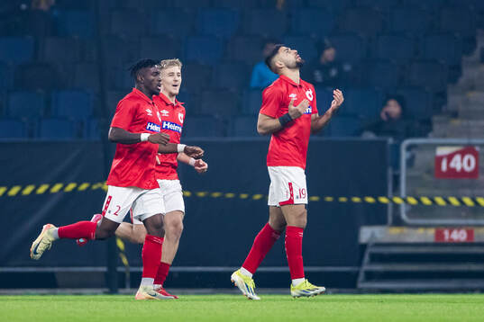 Degerfors Omar Faraj jublar med Mamadouba Diaby och Elias Pihlström efter 1-1