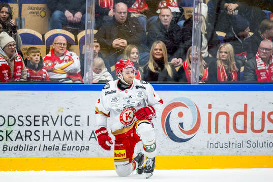 Kalmars Trevor Cosgrove lämnar planen