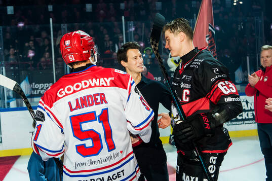 Timrås Anton Lander och Malmö Redhawks Fredrik Händemark
