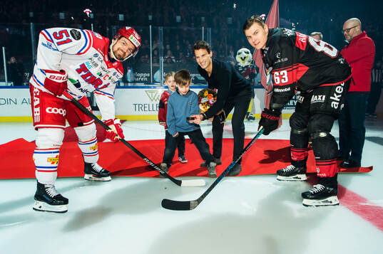 Timrås Anton Lander och Malmö Redhawks Fredrik Händemark
